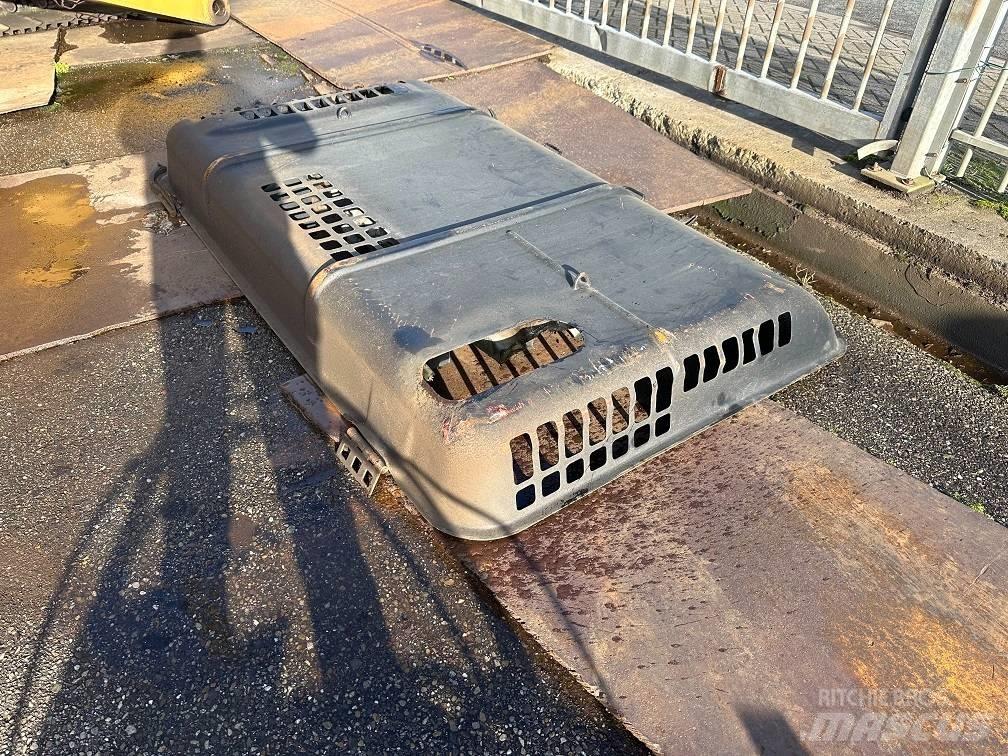 CAT 325DL hood Sasiuri si suspensii