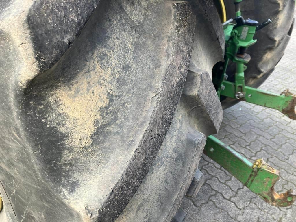 John Deere 6215R Tractoare