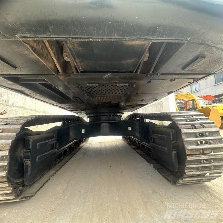 Hyundai 330 Excavatoare pe șenile
