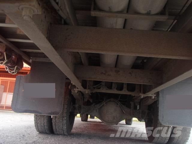 Hino 195 Camioane platforma/prelata
