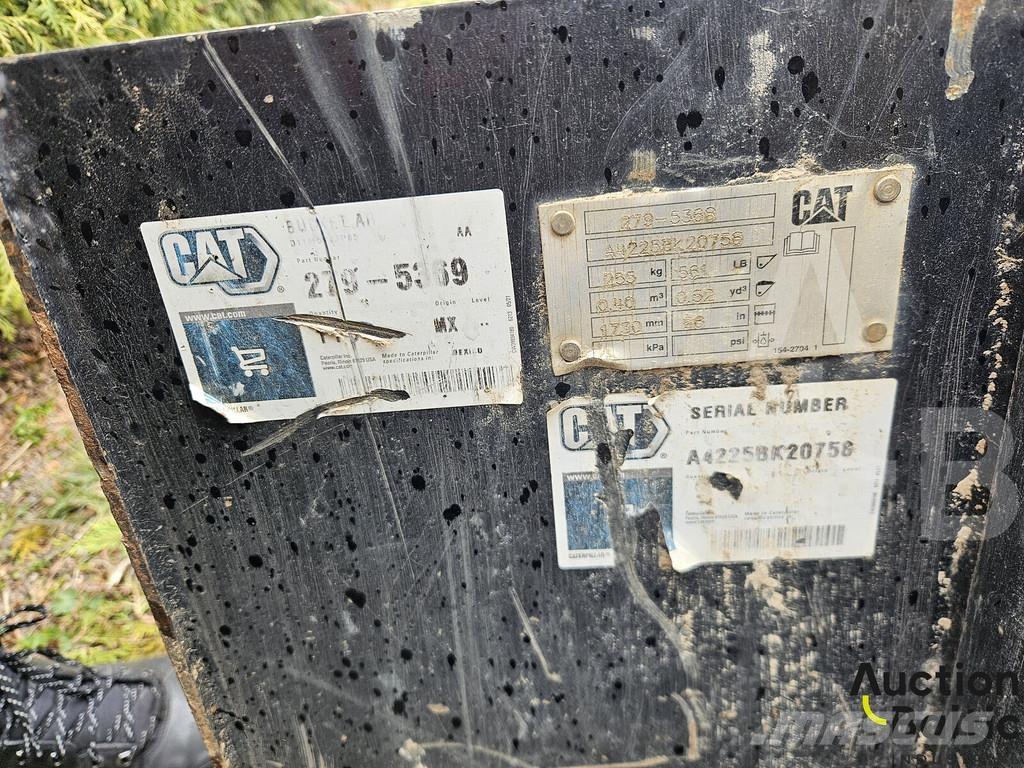 CAT 242 D 3 Mini incarcator