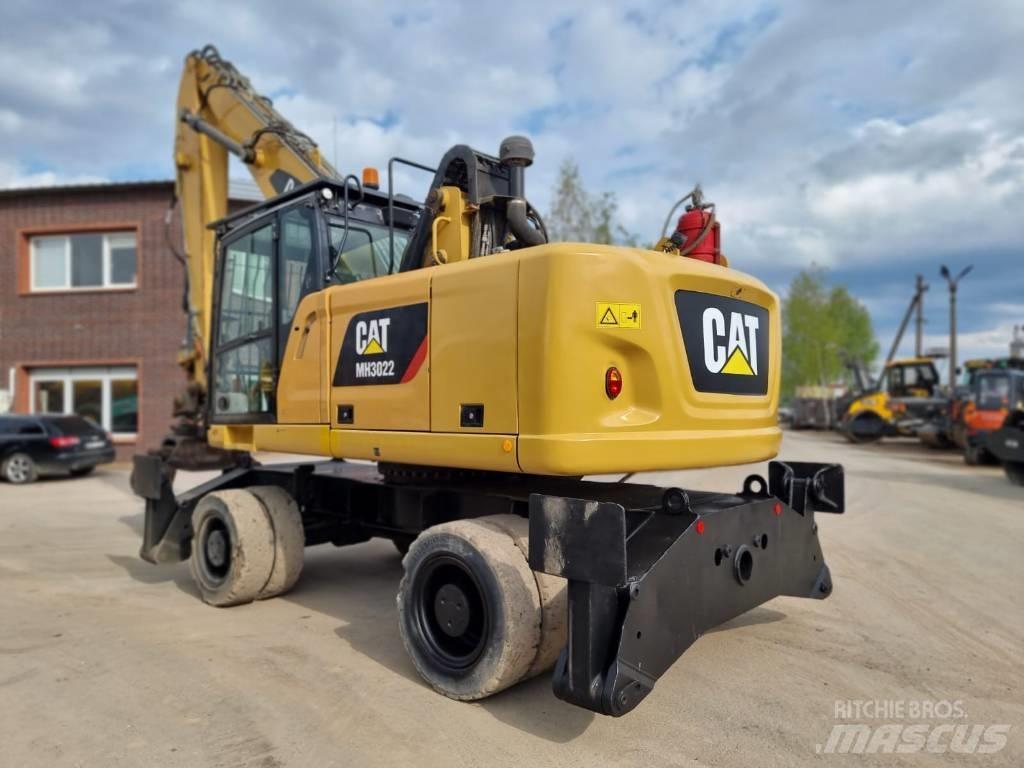 CAT MH 3022 Paleta de manipulare