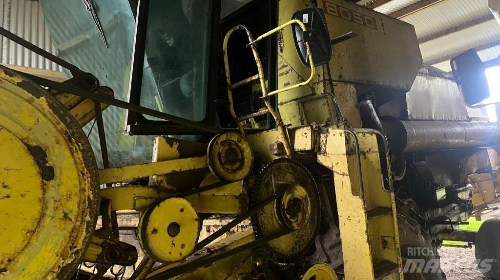 New Holland 8050 Combine de secerat
