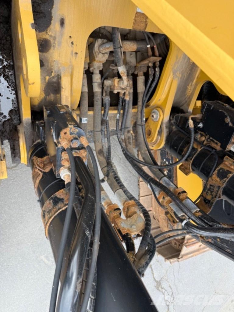 CAT 374 F L Excavatoare pe șenile
