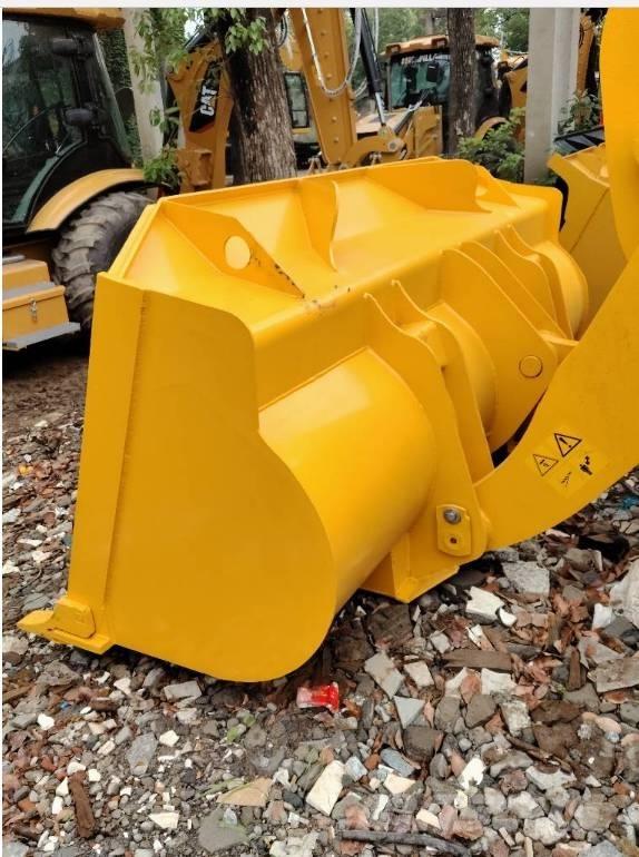 Komatsu WA 320-5 Incarcator pe pneuri