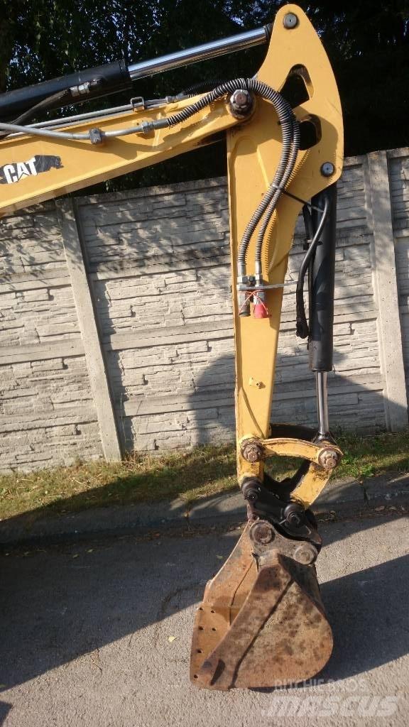 CAT 302.7 D Excavatoare 7t - 12t