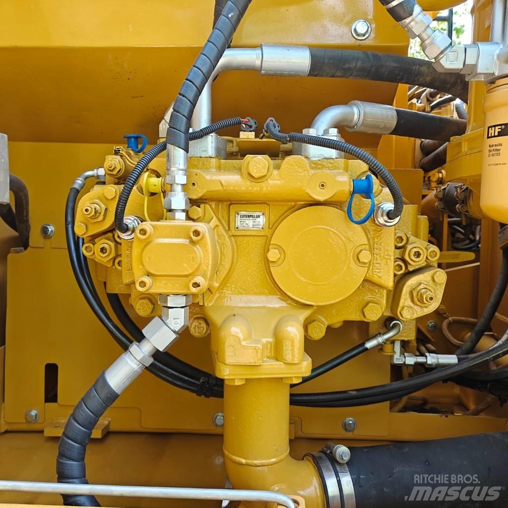 CAT 323D2L Excavatoare pe șenile
