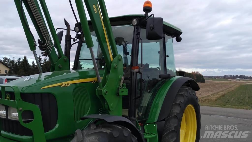 John Deere 5820 Tractoare