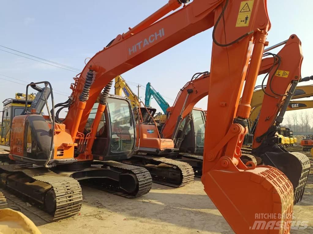 Hitachi ZX135 Excavatoare pe șenile
