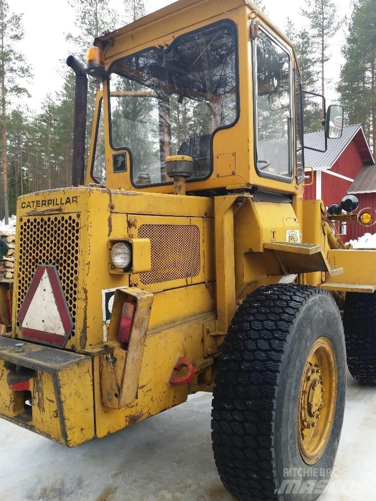 CAT 910 Incarcator pe pneuri