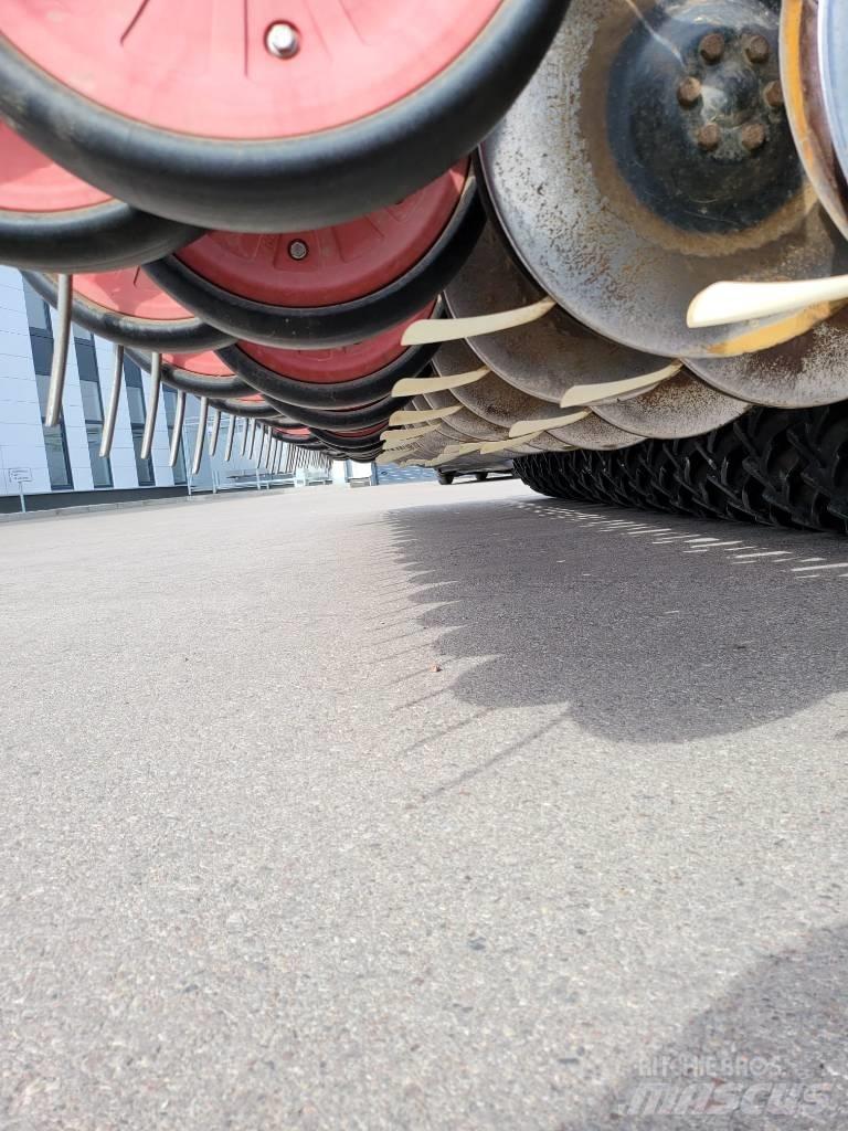 Horsch Pronto 6 DC Perforatoare