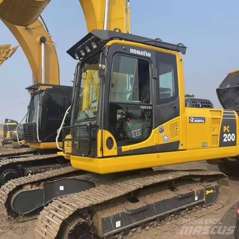 Komatsu PC 200 Excavatoare pe șenile
