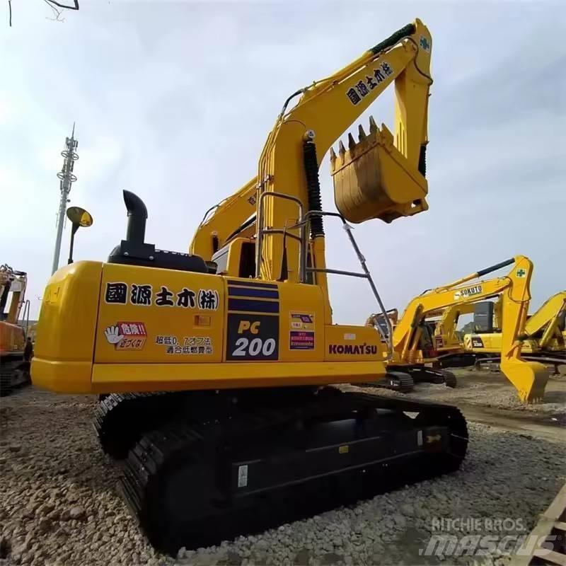 Komatsu PC 200 Excavatoare pe șenile
