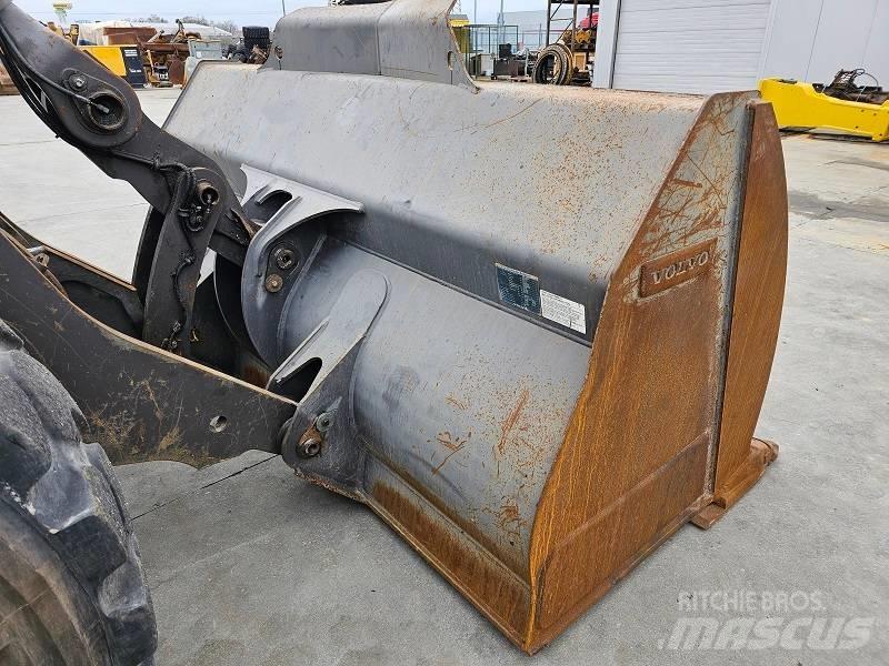 Volvo L 120 H Incarcator pe pneuri