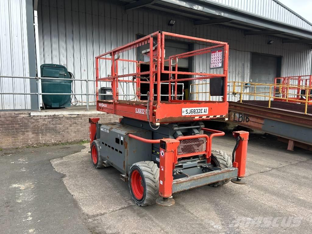 SkyJack SJ 6832 E Platforme foarfeca