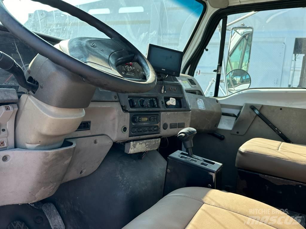 Sterling L 7500 Camion cabina sasiu