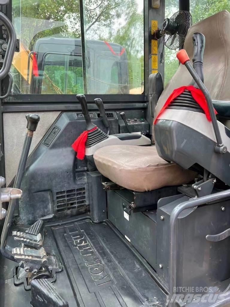 Komatsu PC56-7 Excavatoare pe șenile
