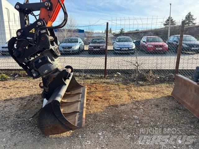  Dosan DX 140 Buldoexcavatoare