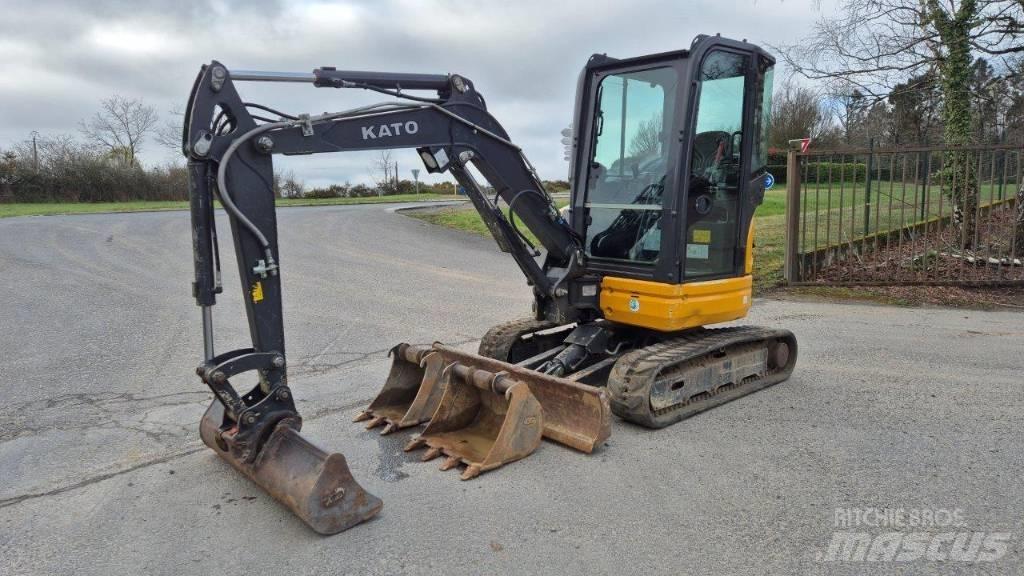 Kato HD 30V4 Buldoexcavatoare