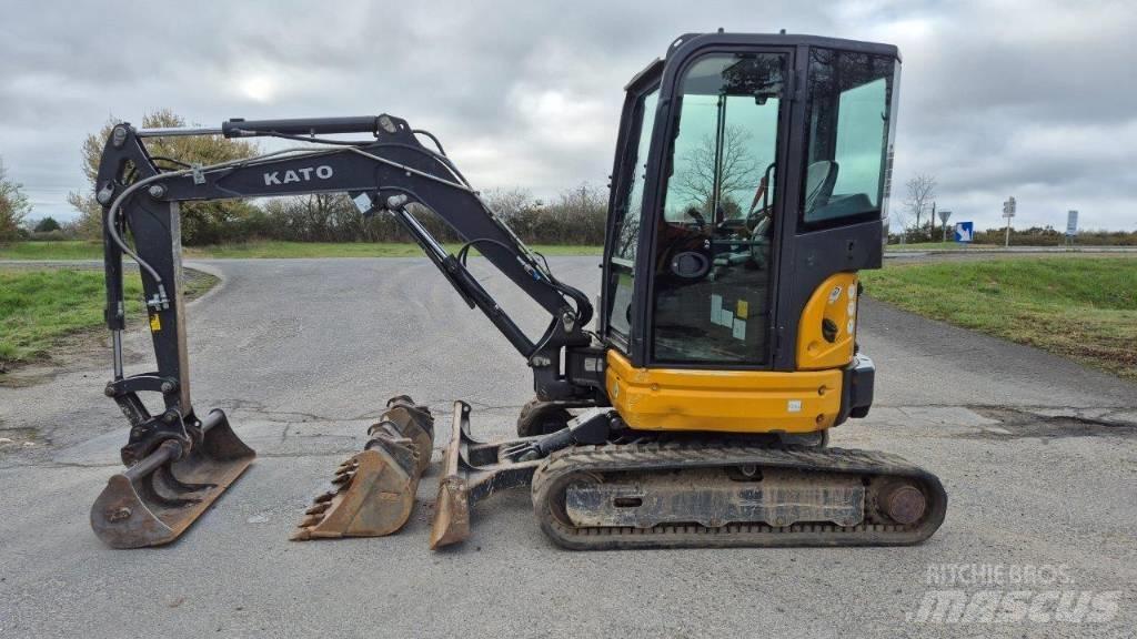 Kato HD 30V4 Buldoexcavatoare
