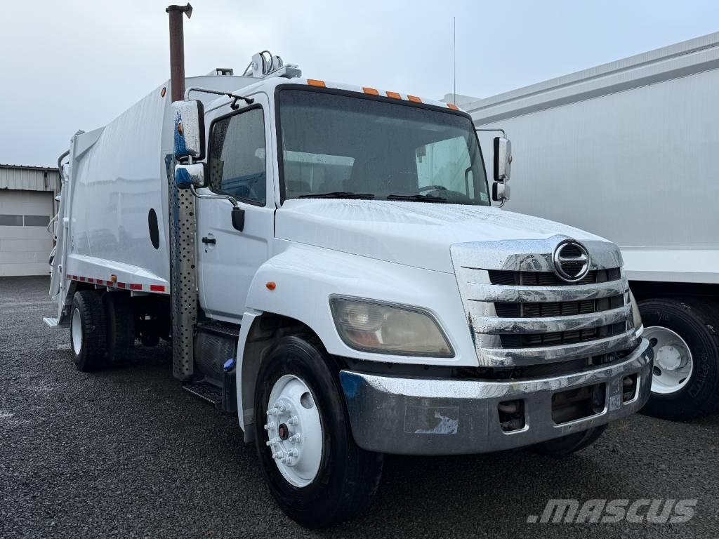 Hino 338 Camion de deseuri