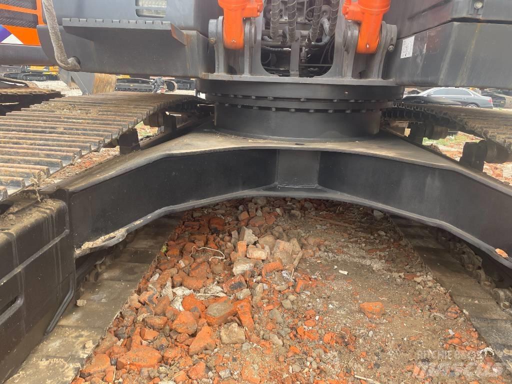 Hitachi ZX 200 Excavatoare pe șenile
