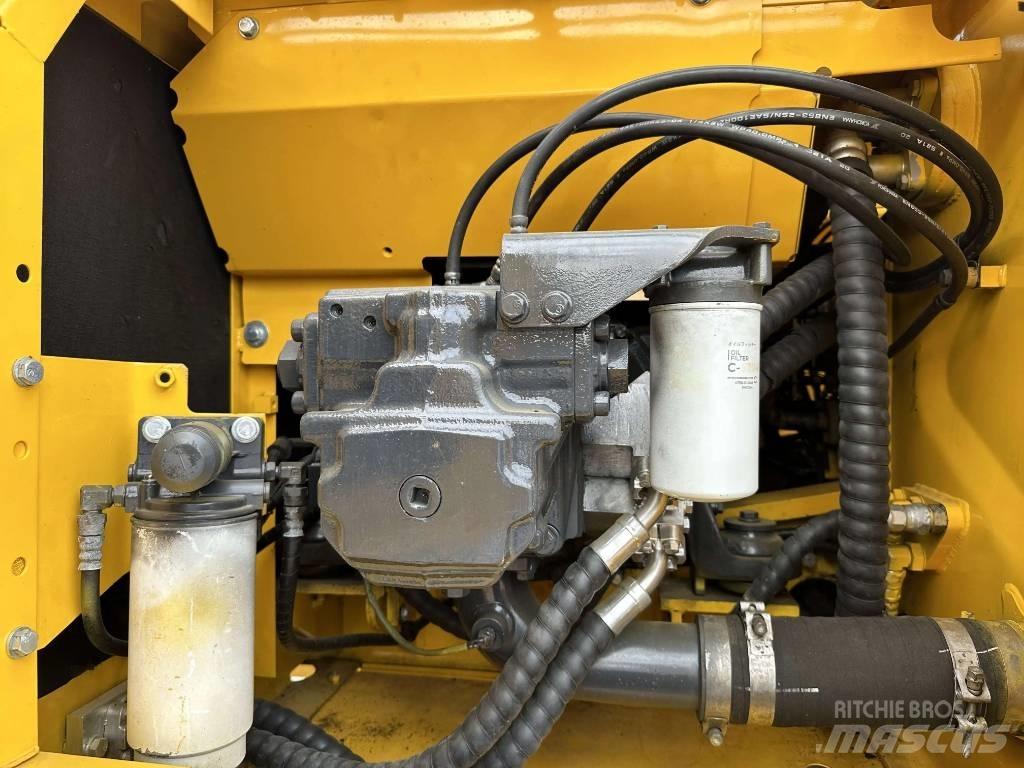 Komatsu PC200-8 Excavatoare pe șenile
