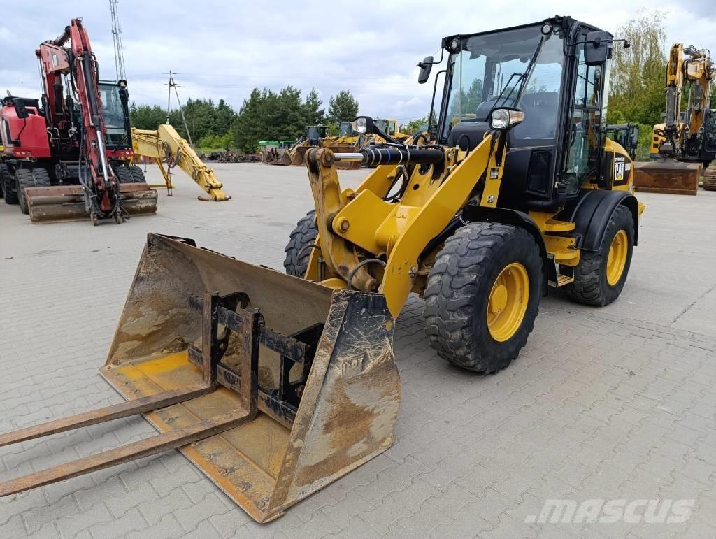 CAT 908M Incarcator pe pneuri