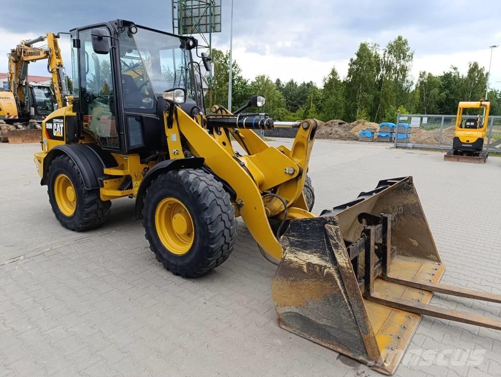 CAT 908M Incarcator pe pneuri
