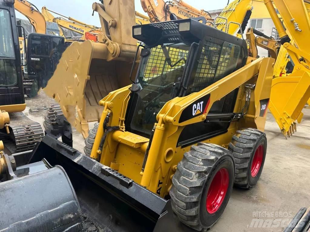 CAT 246 D Mini incarcator