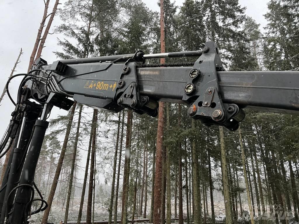 Ponsse Bear 8W Combine forestiere