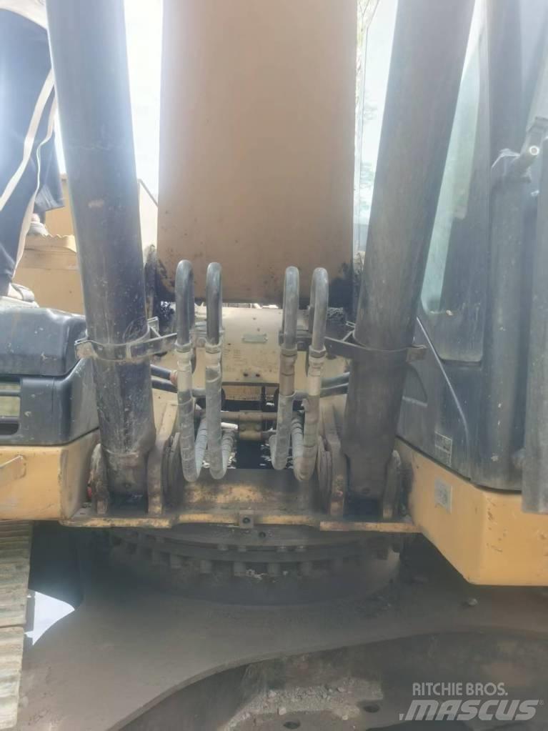 CAT 320 D2 Excavatoare pe șenile
