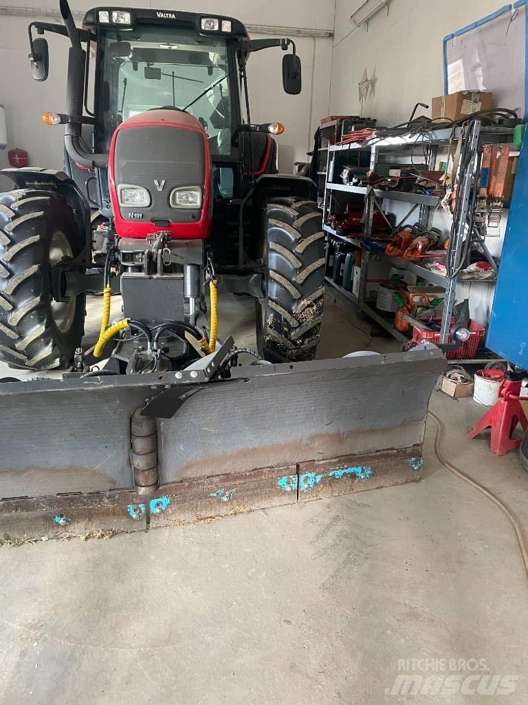 Valtra N 101 Tractoare