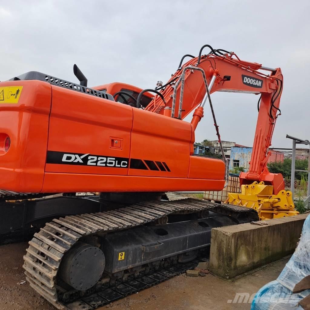 Doosan DX 225 Excavatoare pe șenile
