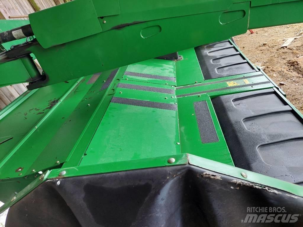 John Deere 730 Cositoare de iarba cu umidificator