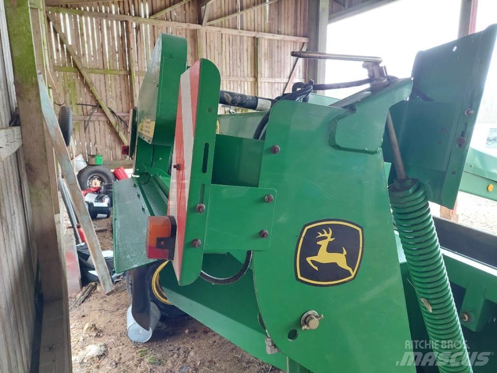 John Deere 730 Cositoare de iarba cu umidificator