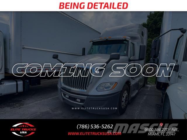 International LT Autotractoare