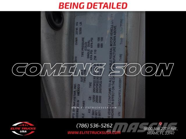 International LT Autotractoare