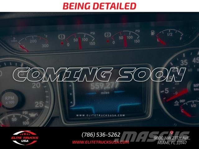 International LT Autotractoare