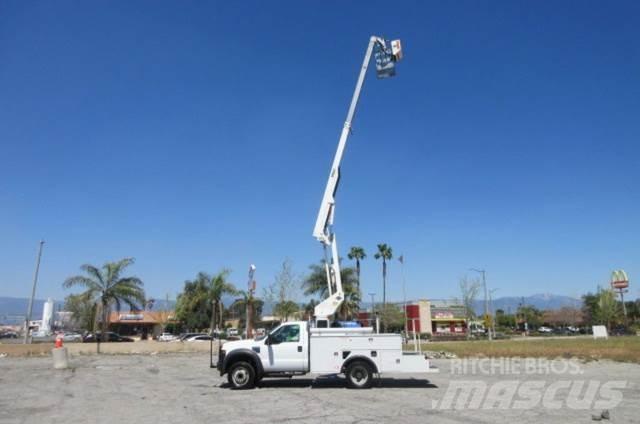 Ford F450 Platforme aeriene montate pe camion