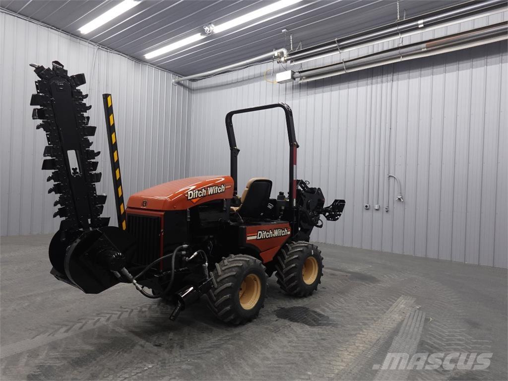 Ditch Witch 420SX Excavatoare de santuri