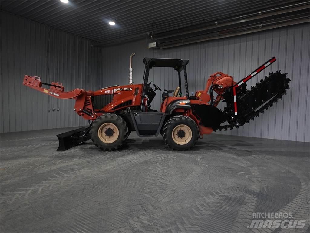 Ditch Witch RT120 Excavatoare de santuri