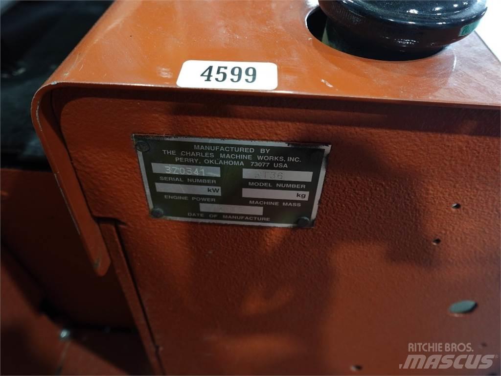 Ditch Witch RT36 Excavatoare de santuri