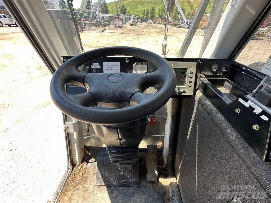 National 1100 Camioane cu macara