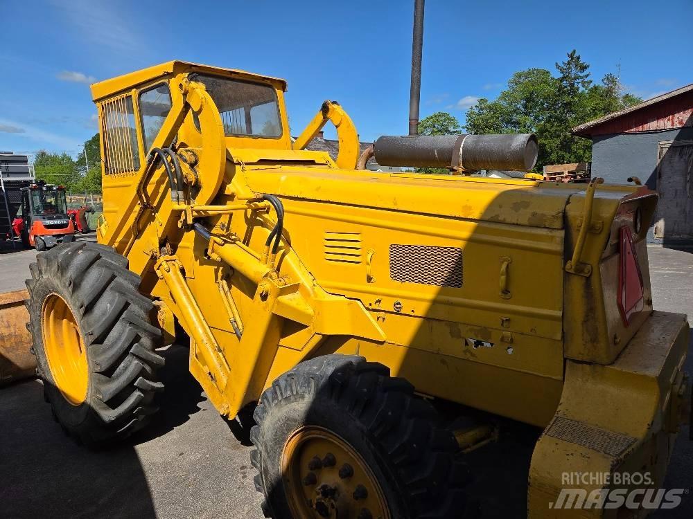 BM Volvo 621 Incarcator pe pneuri