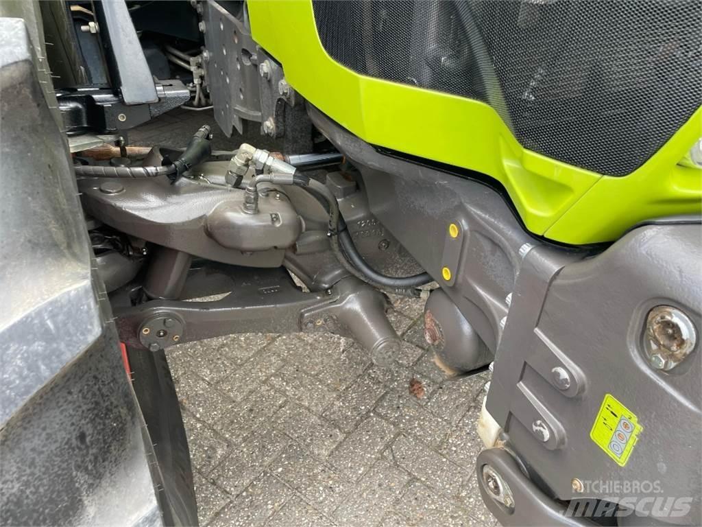 CLAAS Arion 650 Tractoare