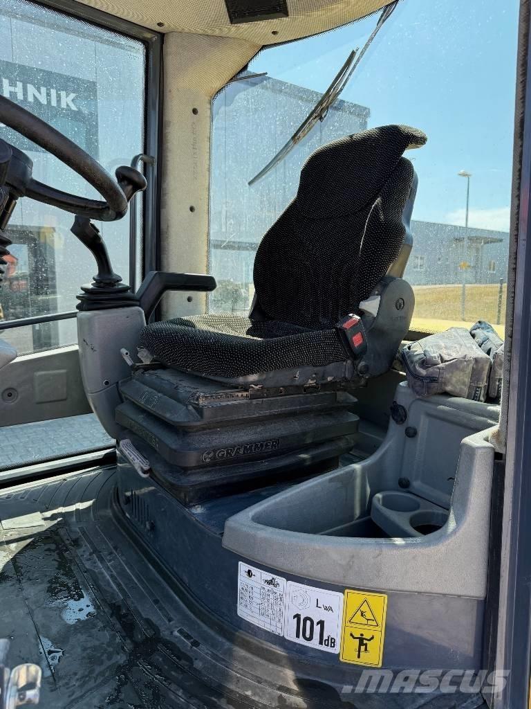 Yanmar V 80 Incarcator pe pneuri