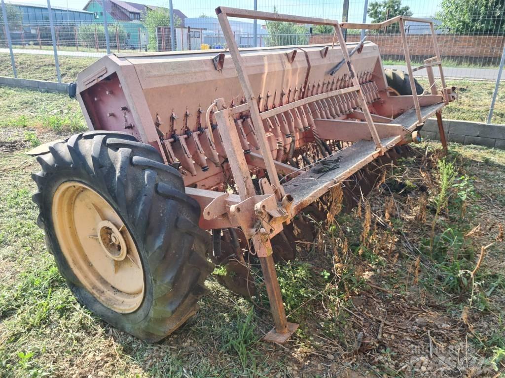 Kuhn 4M Semanatoare