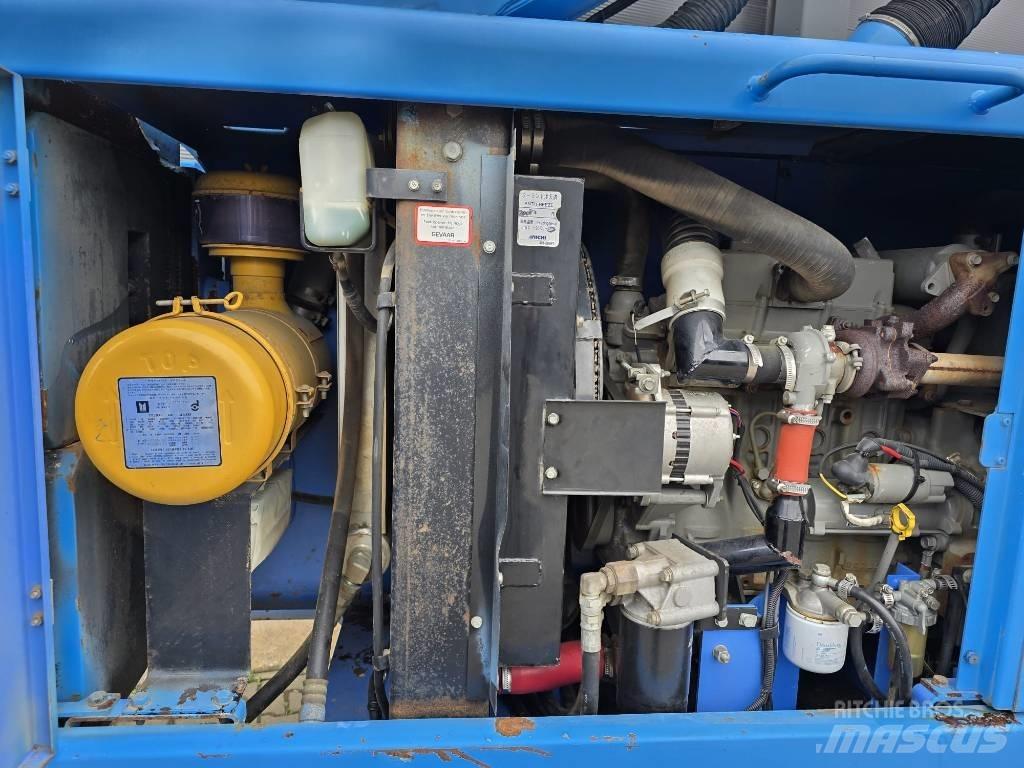 Aichi SR 21 A Nacele cu brat telescopic