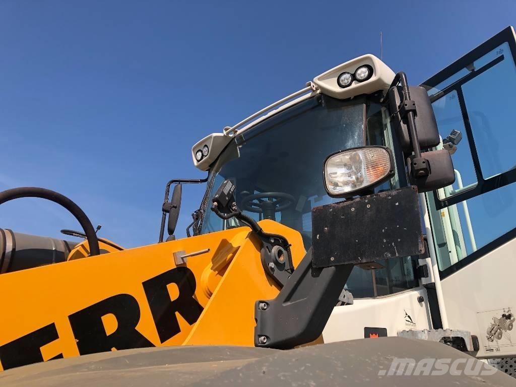 Liebherr L 566 Incarcator pe pneuri
